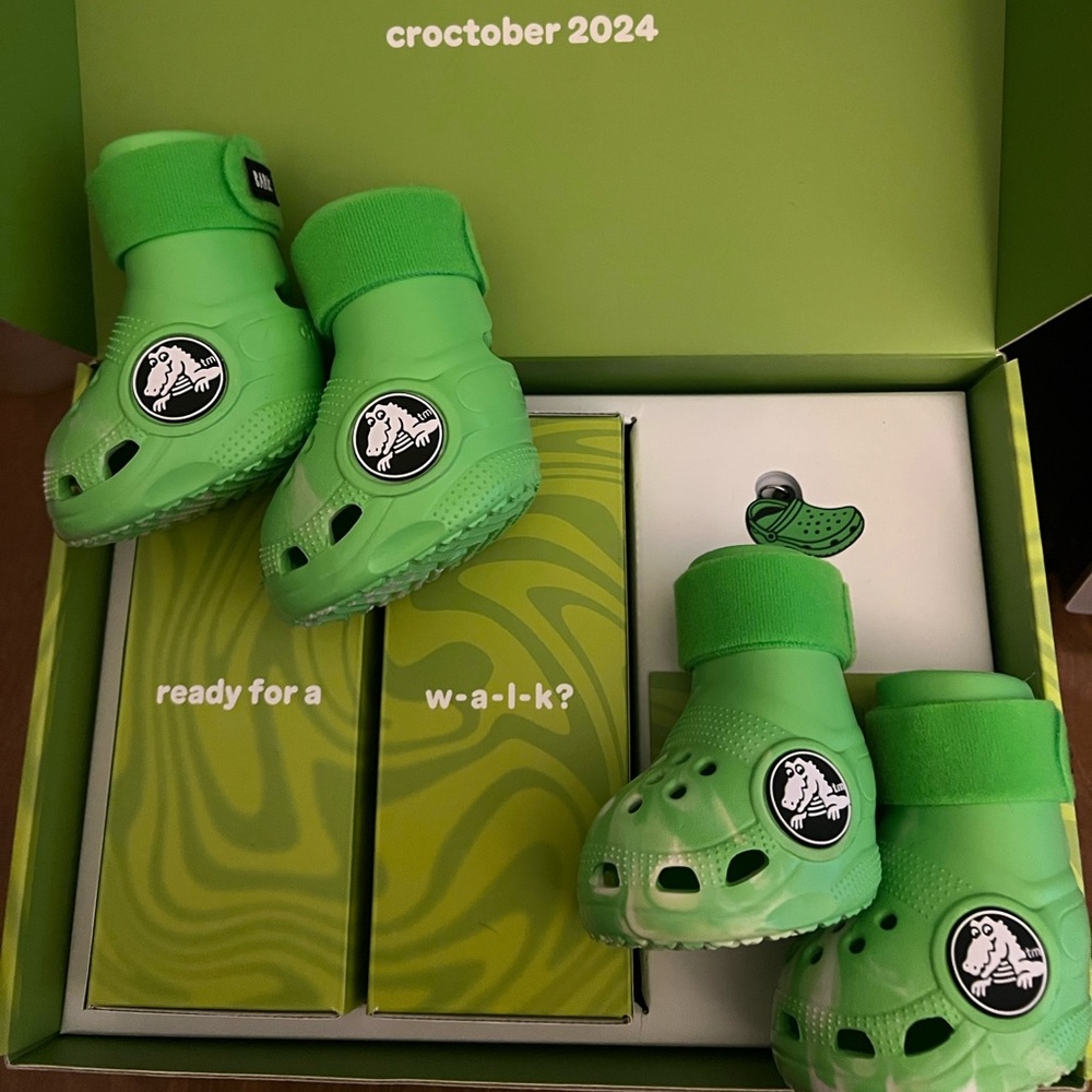NIB Pet CROCS Green Slime Size L - Sold Out!